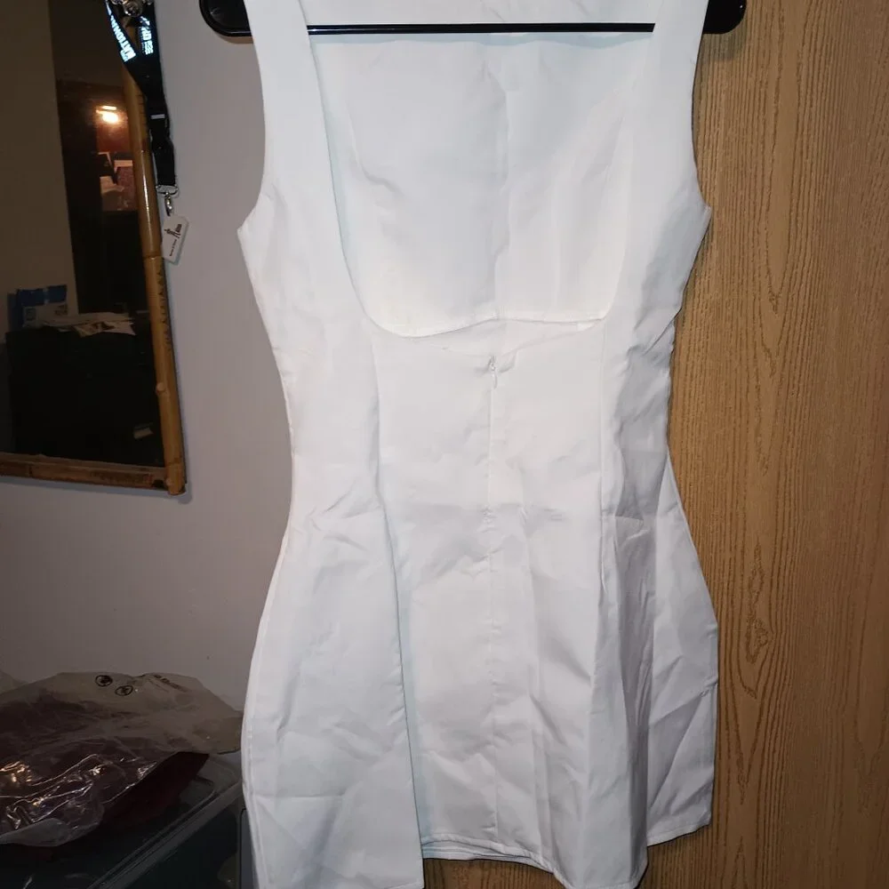 Elegant White Mini Dress with Boat Neck - Picture 5 of 6